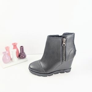 Sorel Joan Uptown Black Zip Wedge Boots (Size: 6)